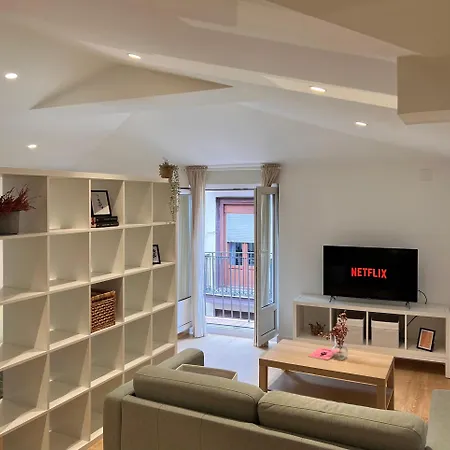 Apartment Loft Recien Reformado Enfrente Del Centro Botin